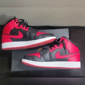 Air Jordan 1 Mid (GS)